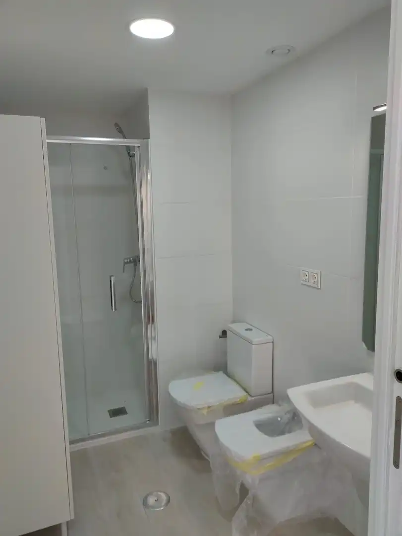 Baño de Estudio de alquiler en Ceuta con Aire acondicionado, Amueblado y Lavadora