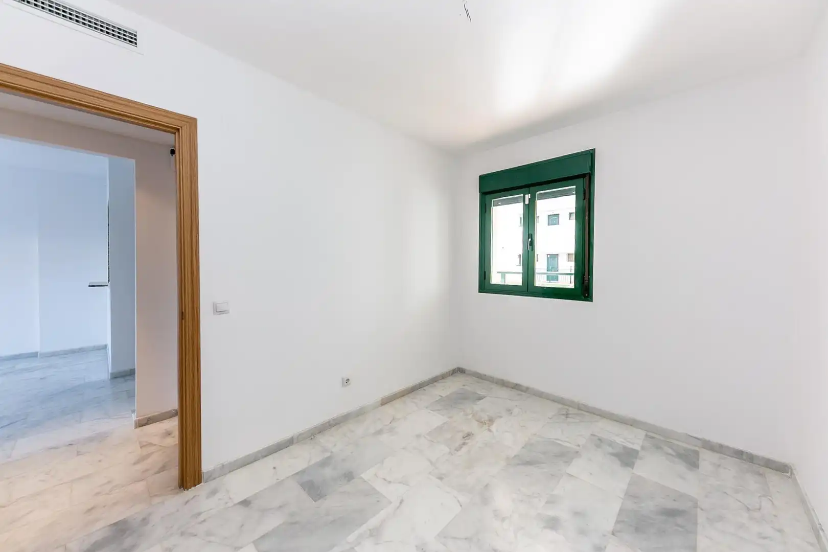 Habitación de Planta baja en venta en Fuengirola con Aire acondicionado, Calefacción y Jardín privado