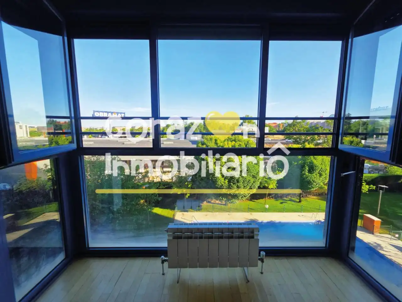 Exterior view of Flat for sale in Madrid  with Heating, Parquet flooring and Storage room