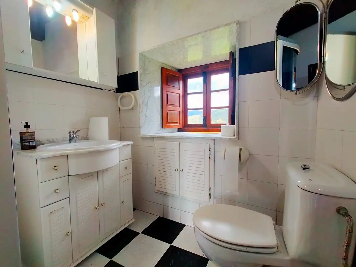 Baño de Finca rústica en venta en Salas con Terraza y Trastero