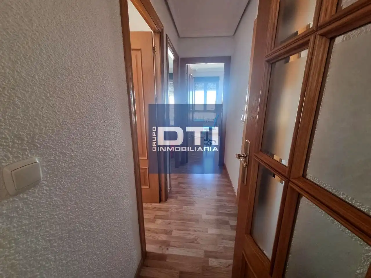 Piso con terraza en venta en Hermanos Quintero