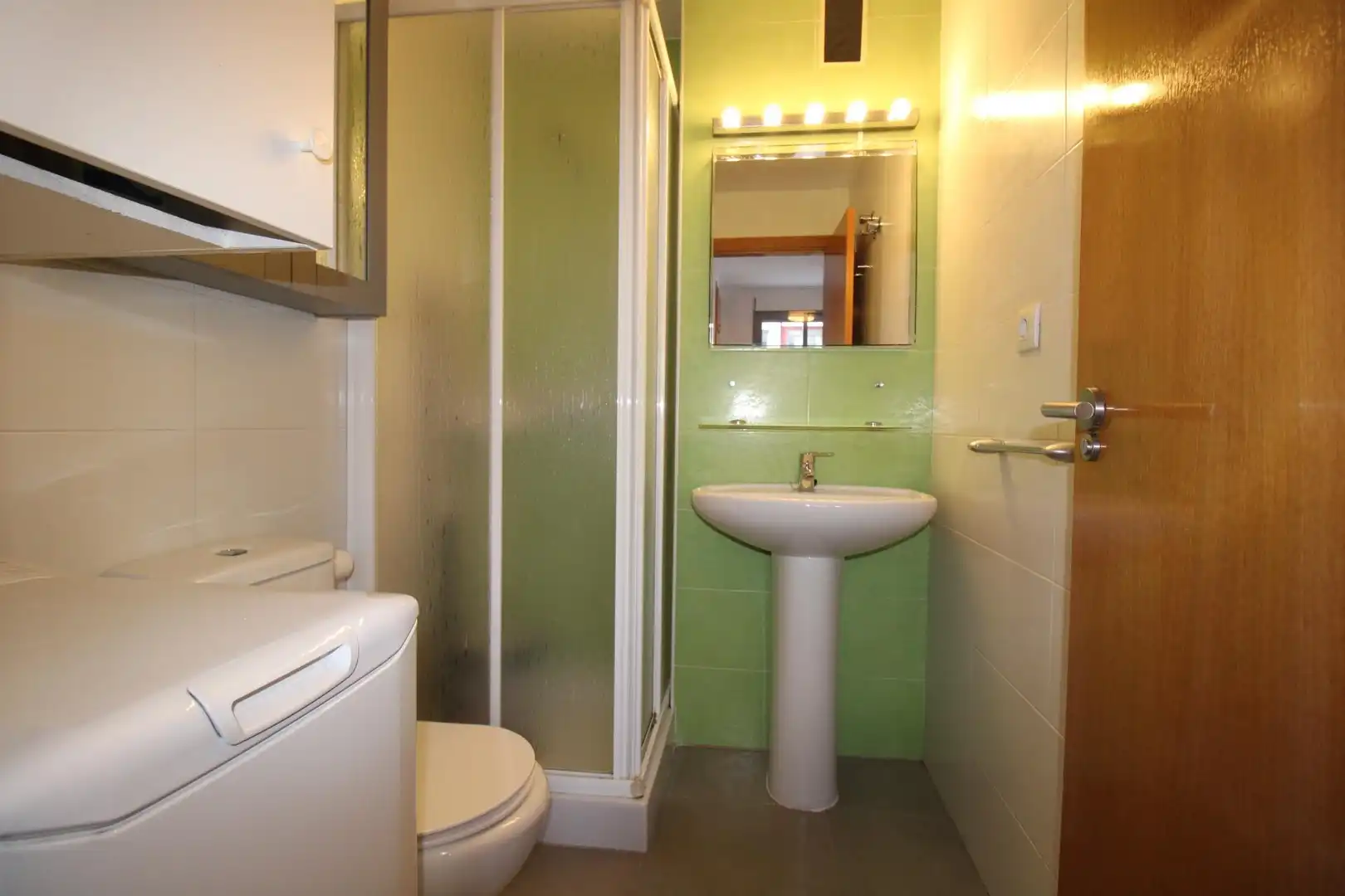 Baño de Estudio de alquiler en Murcia con Calefacción, Terraza y Trastero