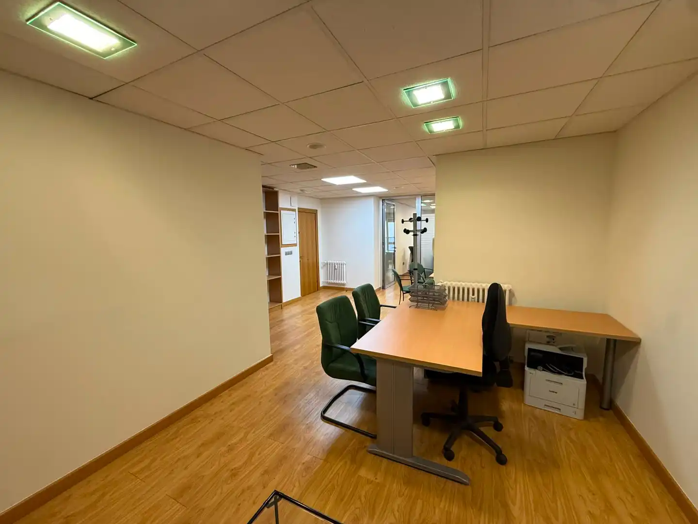Oficina de alquiler en Oviedo  con Calefacción, Terraza y Amueblado