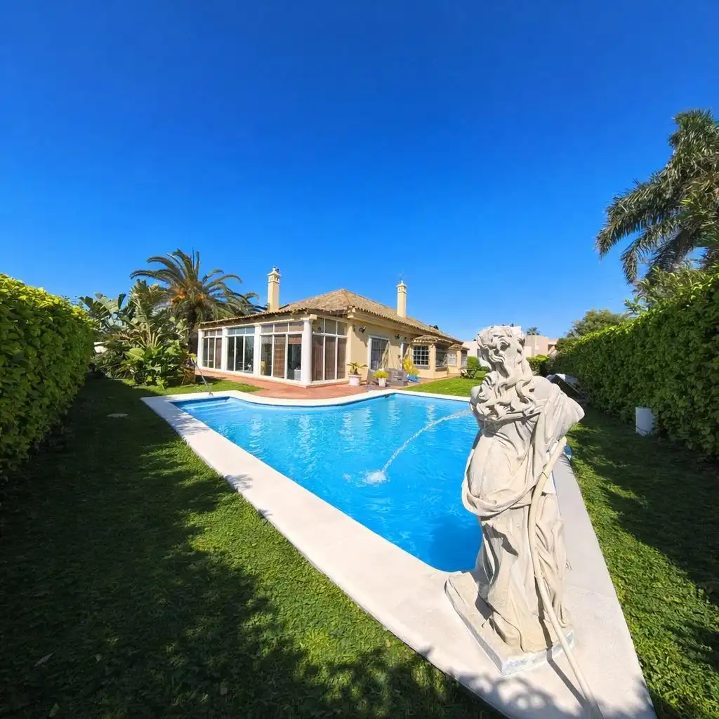 Casa o xalet en venda a Calle Calle Anibal, Novo Sancti Petri