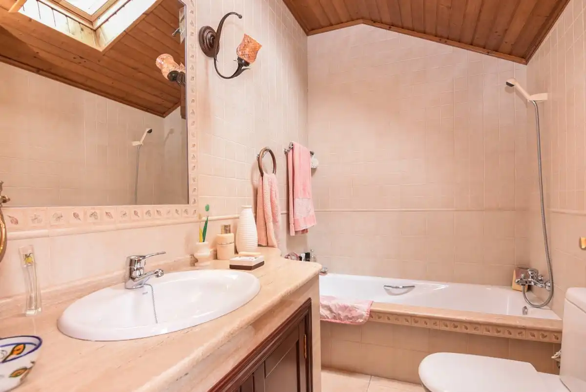 Bany de Casa o xalet en venda en Mondariz amb Jardí privat, Terrassa i Traster