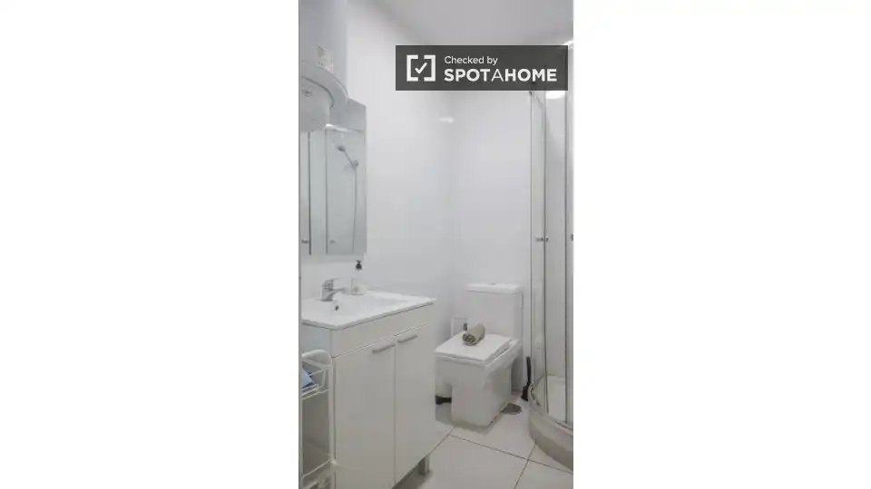 Baño de Piso de alquiler en Madrid con Aire acondicionado, Calefacción y Amueblado