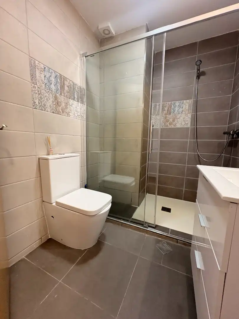 Badezimmer von Wohnung zur Miete in L'Alcúdia mit Möbliert, Ofen und Waschmaschine
