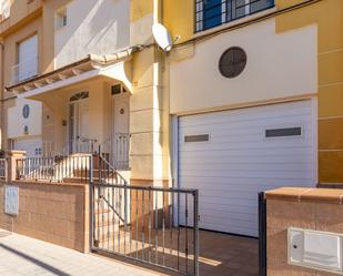 Exterior view of Single-family semi-detached for sale in Guadix  with Air Conditioner, Heating and Private garden