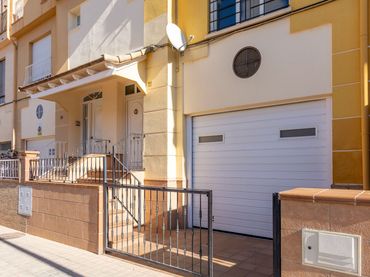 Terraced house with garden for sale in MARIA ZAMBRANO 26