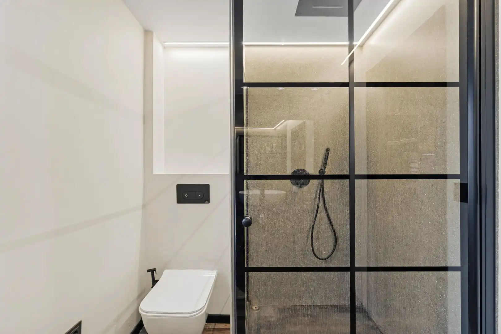 Baño de Piso en venta en Granada con Aire acondicionado, Calefacción y Terraza