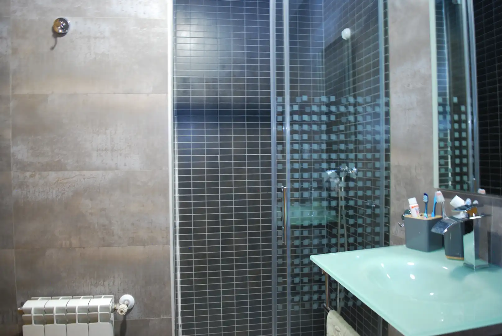 Badezimmer von Einfamilien-Reihenhaus zum Verkauf in Valdemorillo mit Privatgarten, Terrasse und Abstellraum