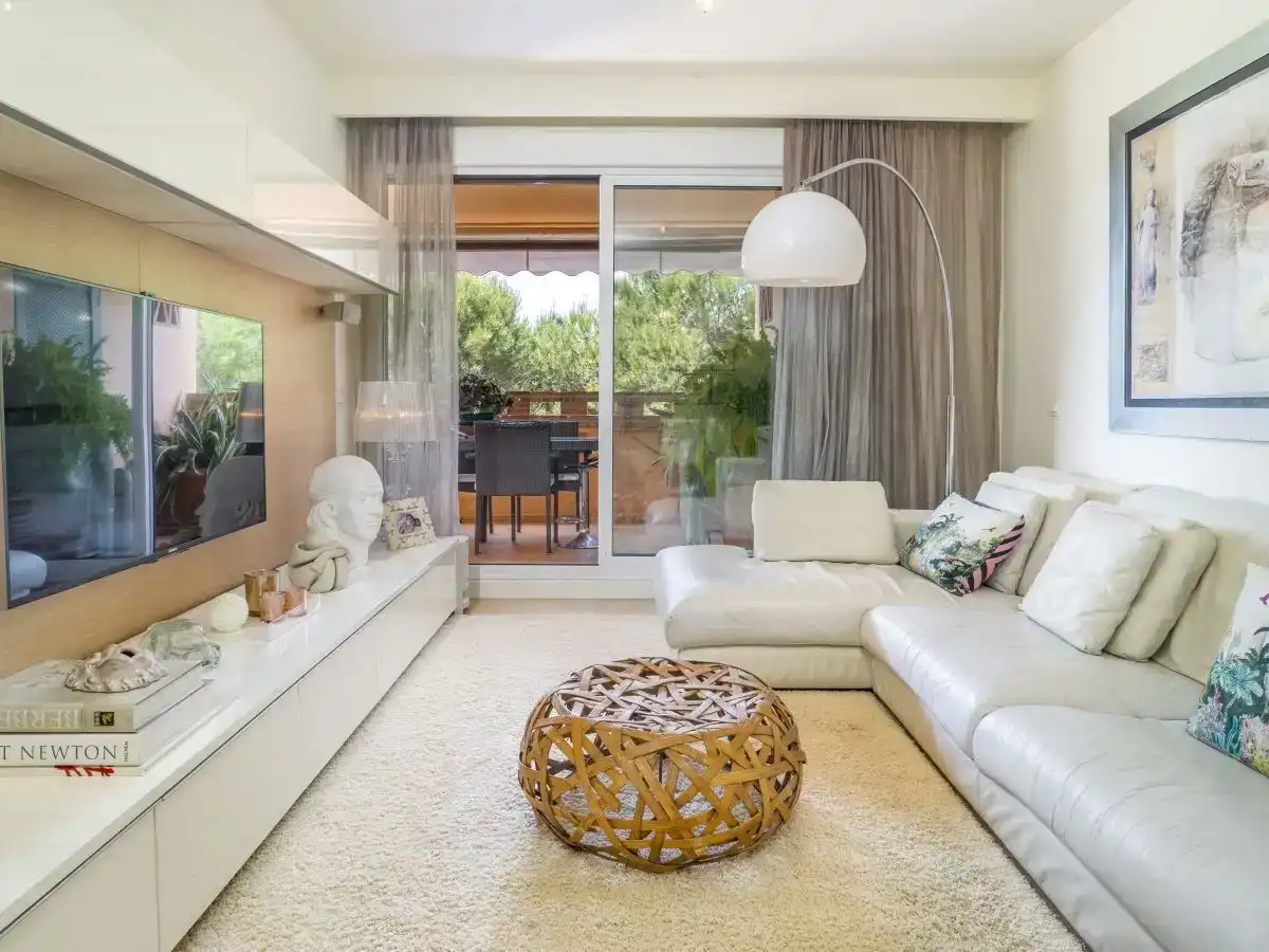 Sala d'estar de Apartament en venda en Marbella amb Aire condicionat i Piscina