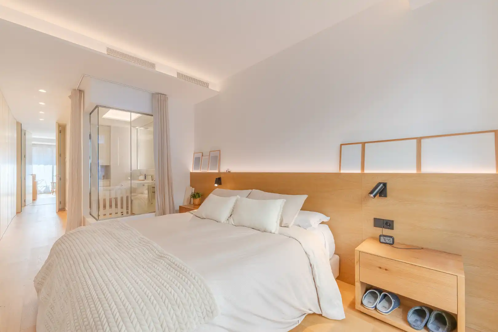 Bedroom of Flat for sale in Girona  with Air Conditioner, Heating and Parquet flooring