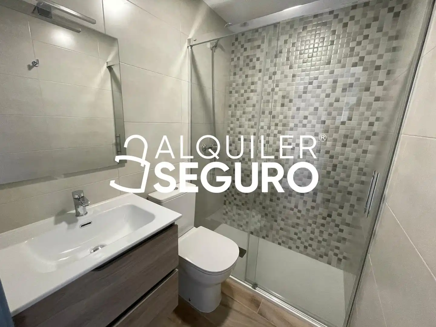 Baño de Piso de alquiler en Fuenlabrada con Aire acondicionado y Calefacción