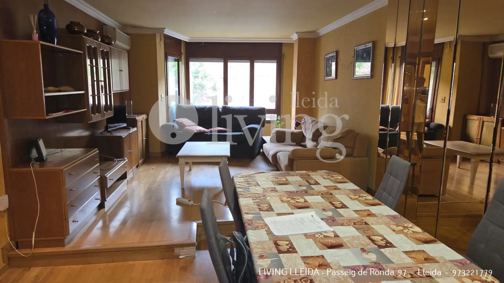 Living room of Flat for rent in Lleida  with Air Conditioner, Heating and Parquet flooring