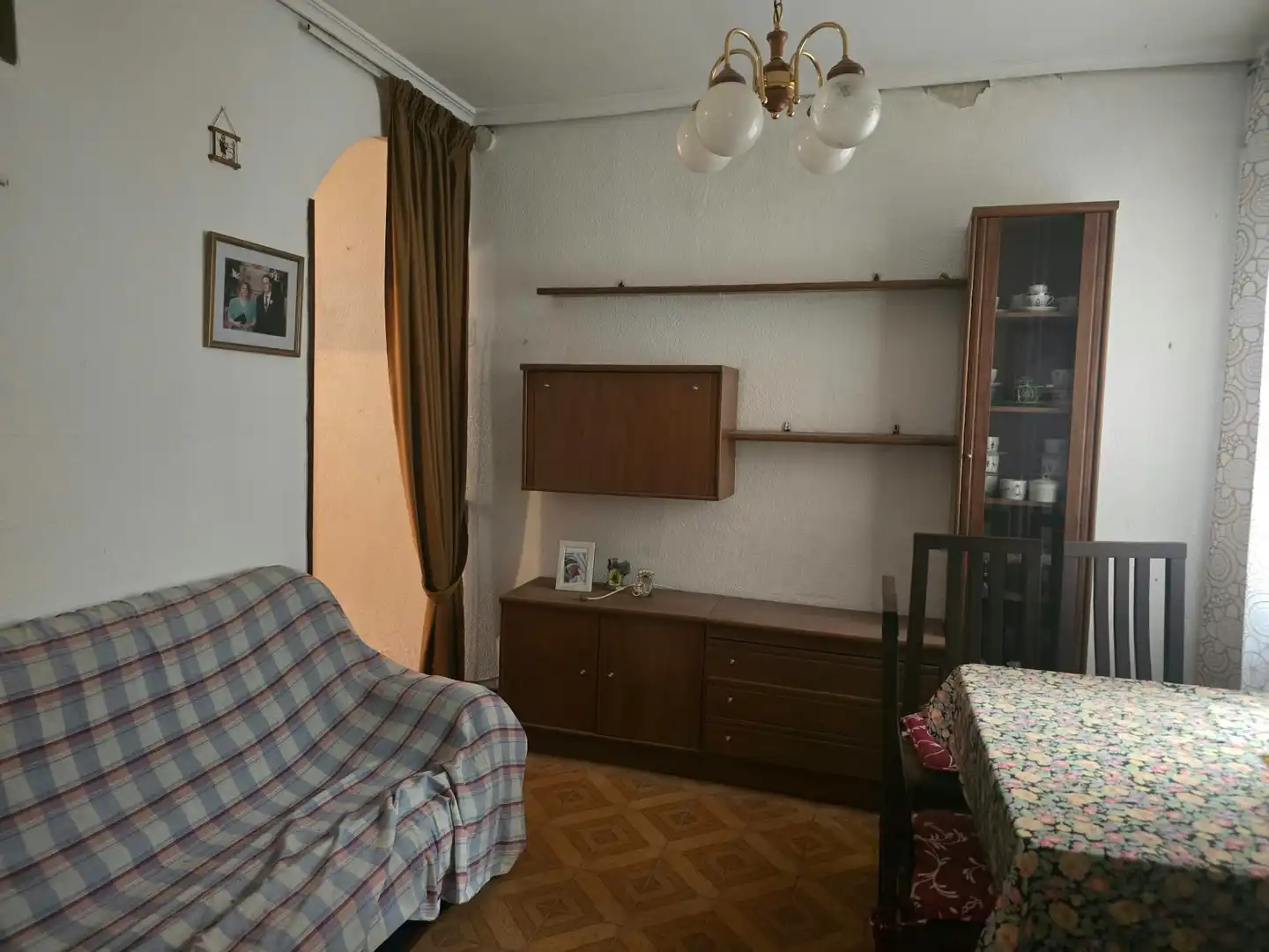 Flat with terrace for sale in Carrer de Canalejas 58, imagen 2