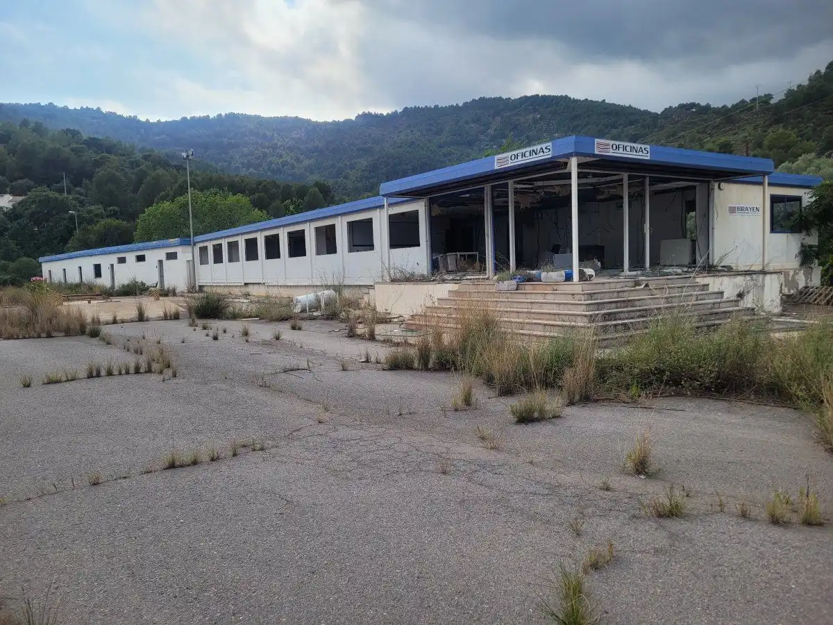Außenansicht von Fabrikhallen zum Verkauf in Llucena / Lucena del Cid