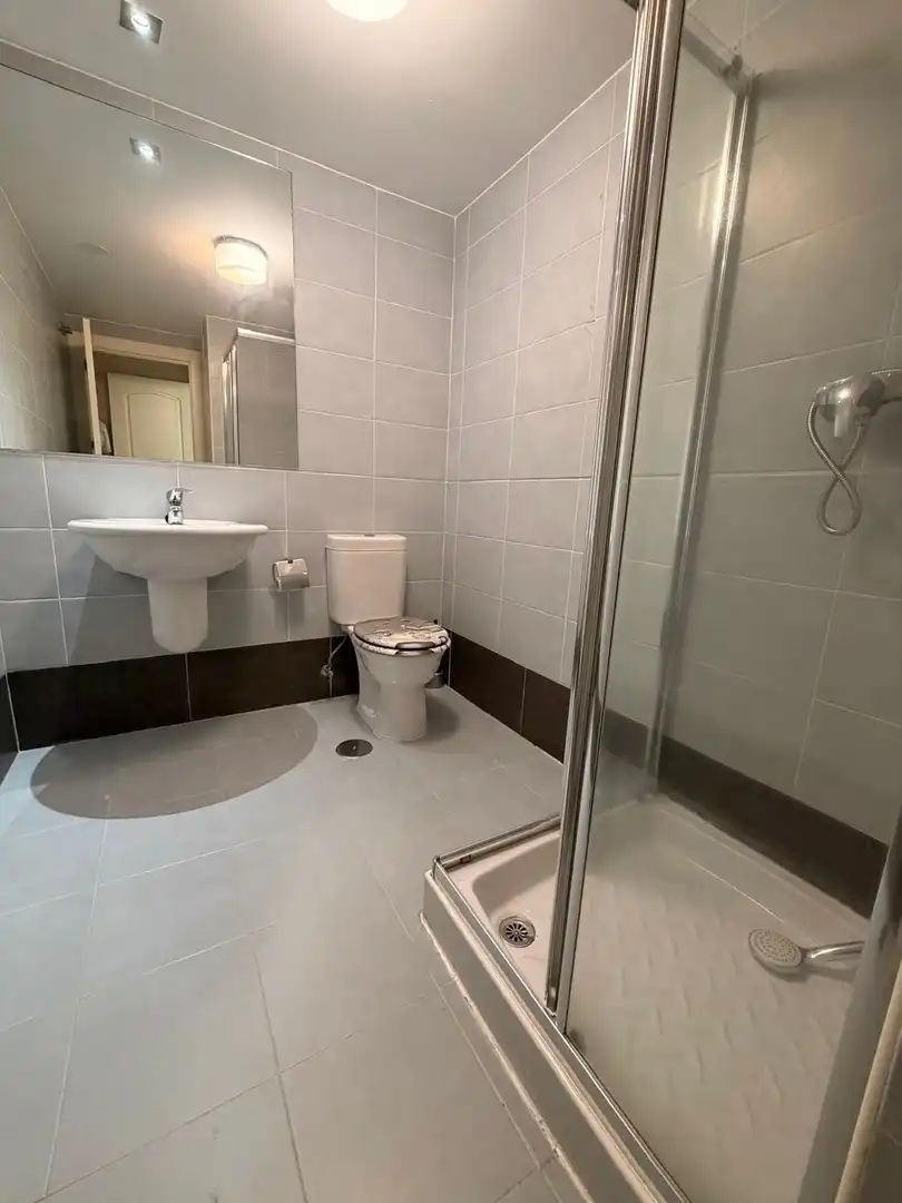 Baño de Piso en venta en Valdemoro con Calefacción, Trastero y Piscina comunitaria
