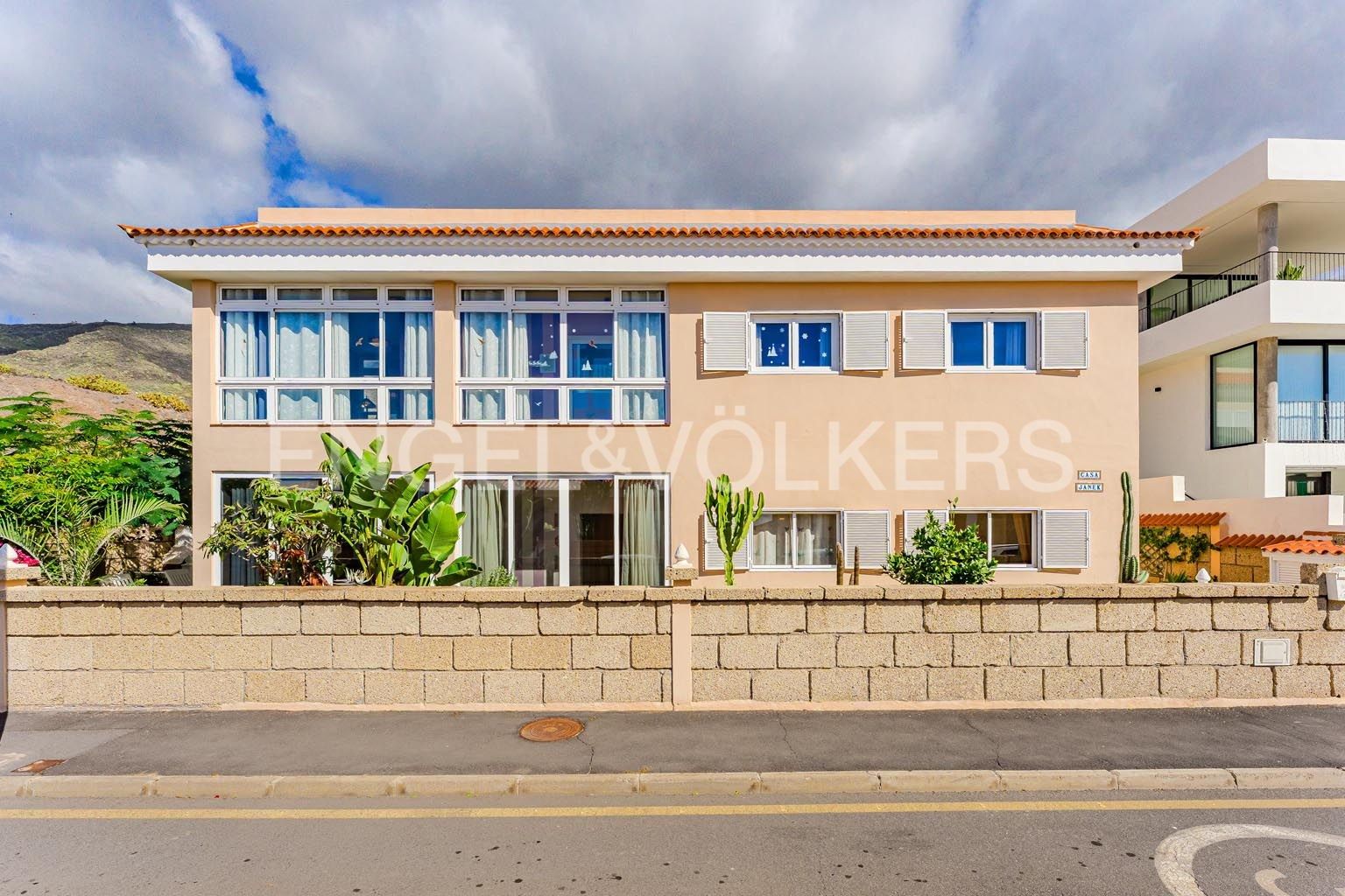 Vista exterior de Casa o xalet en venda en Adeje amb Moblat