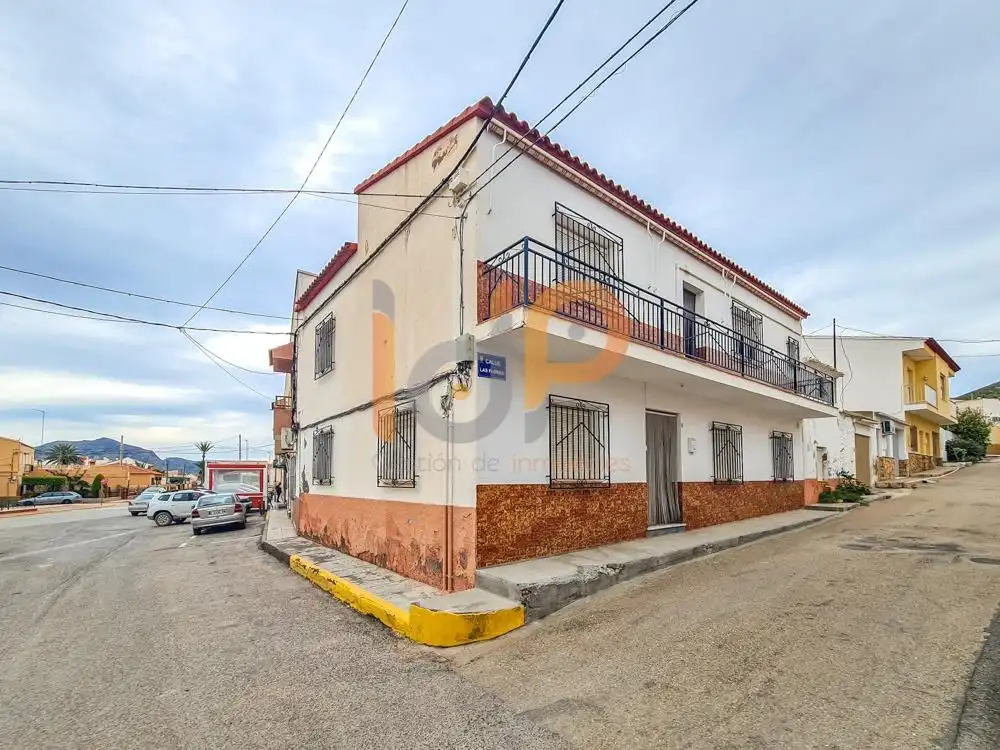 Casa amb terrassa en venda a Guazamara - Los Lobos