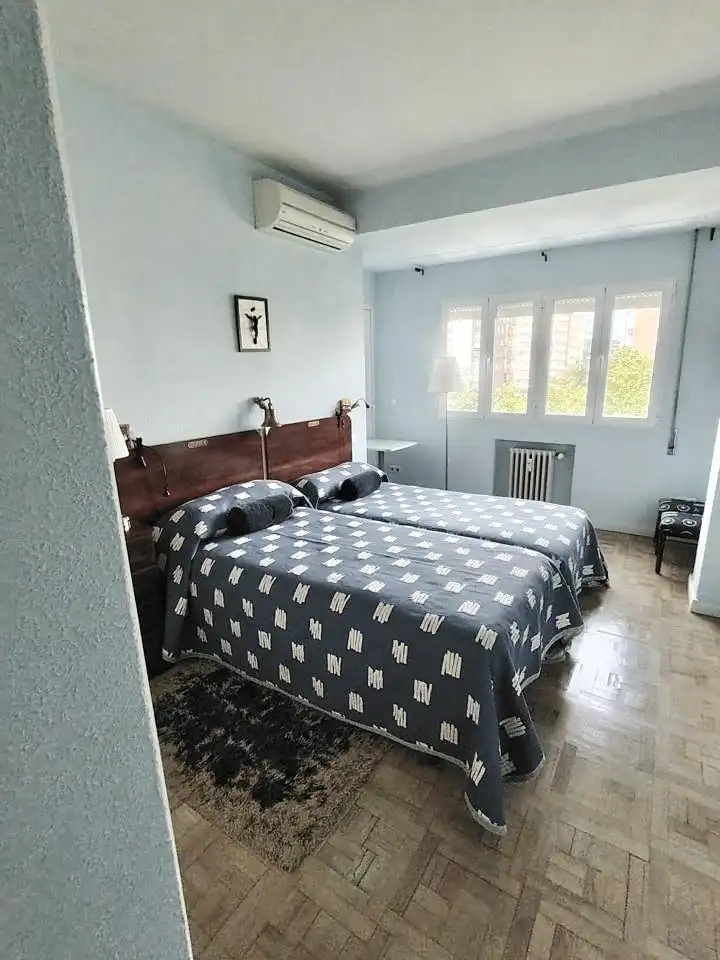 Bedroom of Flat for sale in Madrid  with Air Conditioner, Heating and Parquet flooring