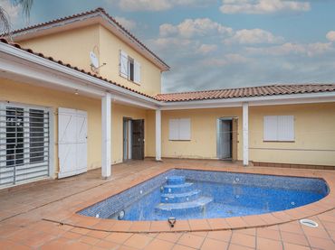 Villa con piscina in vendita a C/ diposit