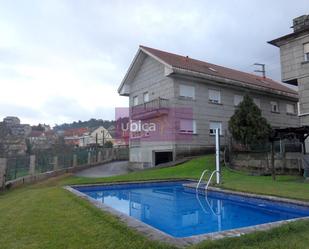 Piscina de Casa o xalet en venda en Vigo  amb Calefacció, Jardí privat i Parquet