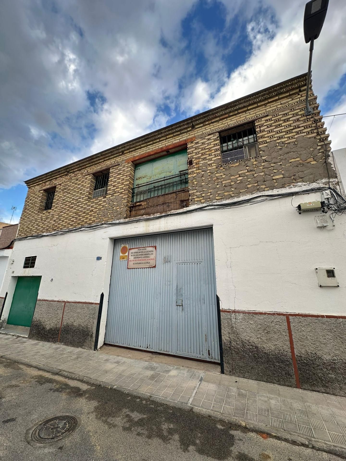 Vista exterior de Casa o chalet en venta en Utrera
