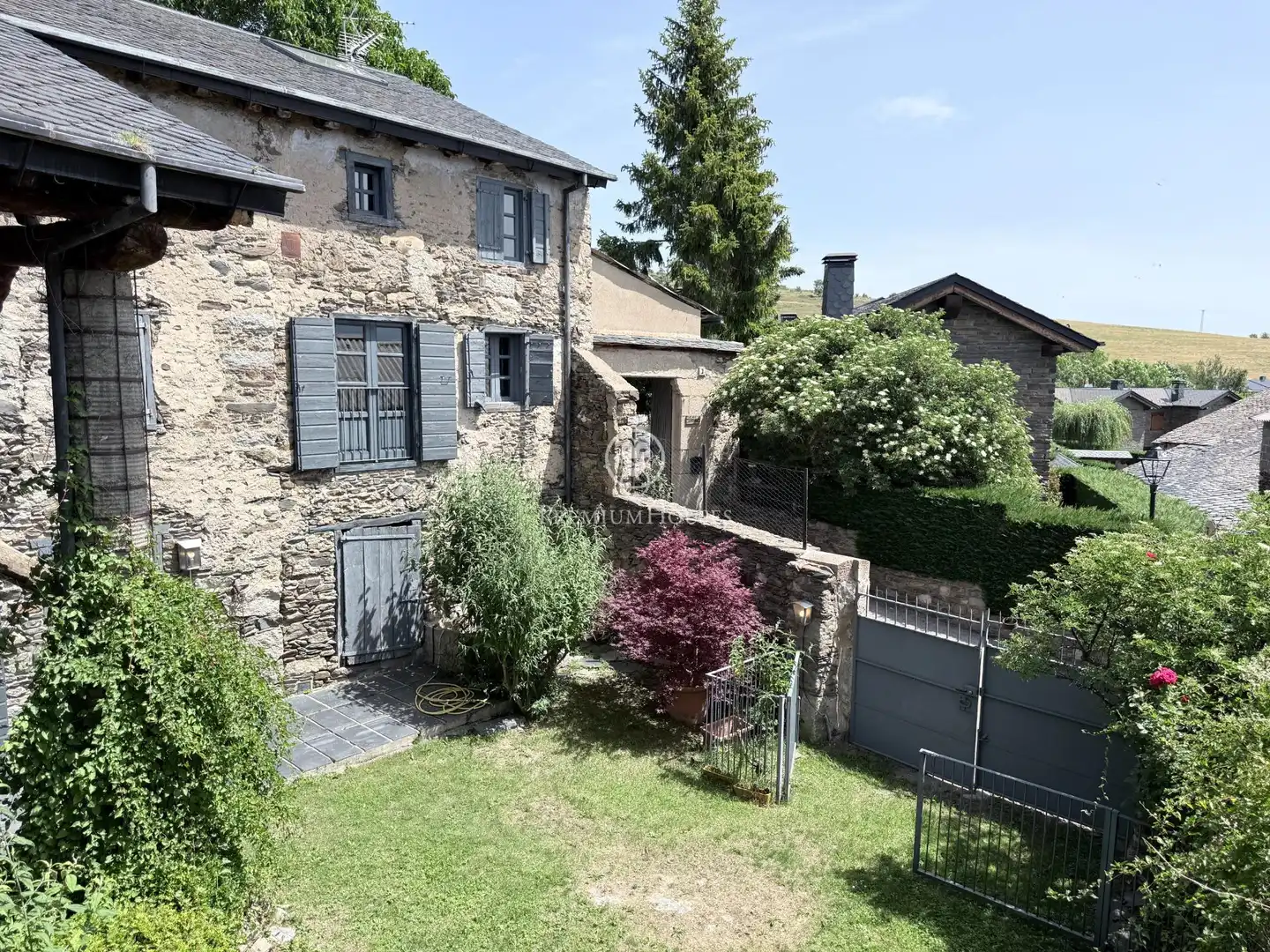 Vista exterior de Finca rústica en venda en Guils de Cerdanya amb Jardí privat i Traster