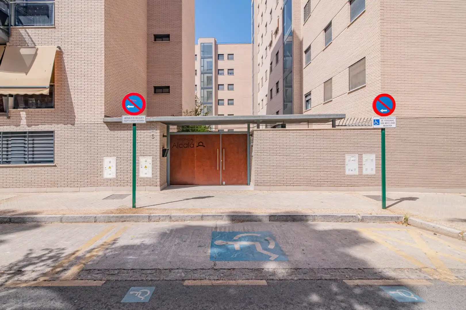 Aparcament de Pis en venda en Granada amb Aire condicionat, Calefacció i Terrassa