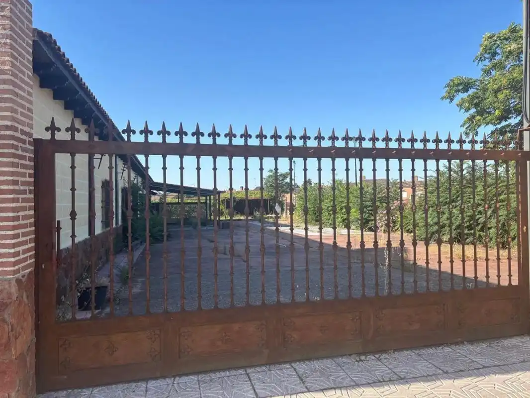 Jardí de Local en venda en El Álamo, Madrid