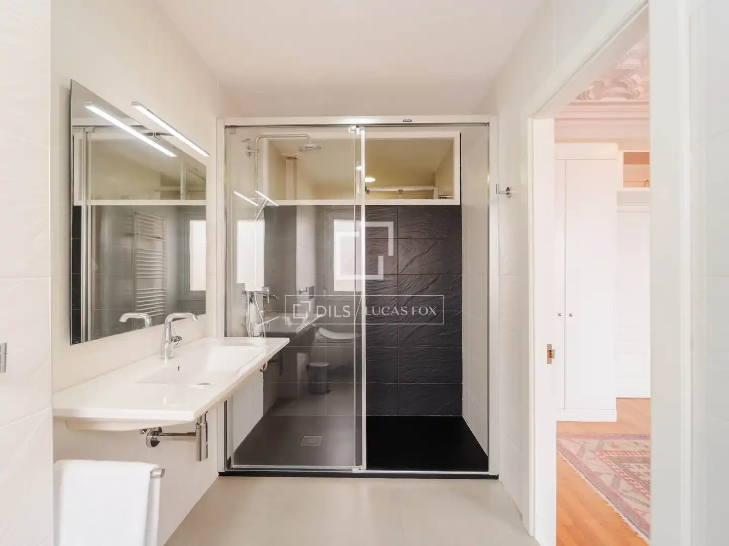 Bathroom of Flat for sale in L'Eixample