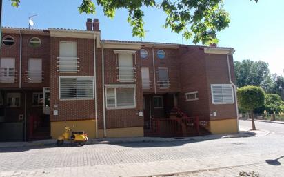 Vista exterior de Casa adosada en venda en Valladolid Capital