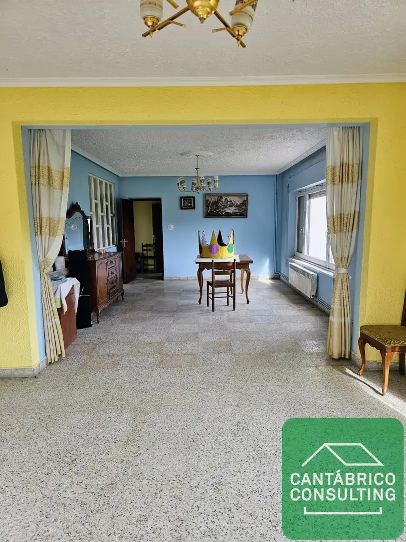 Menjador de Casa o xalet en venda en Navia amb Calefacció