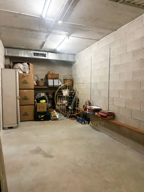 Garage for sale in Irura