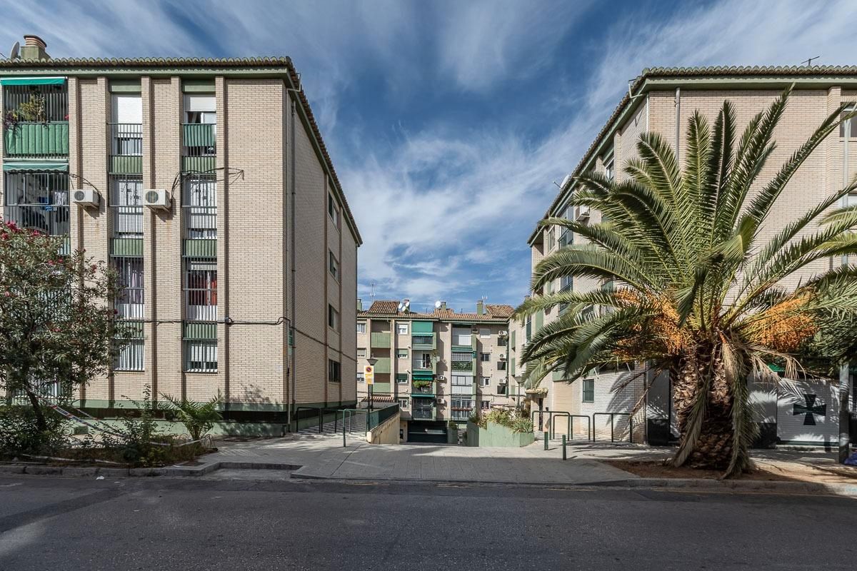 Exterior view of Flat for sale in  Granada Capital  with Air Conditioner, Heating and Terrace