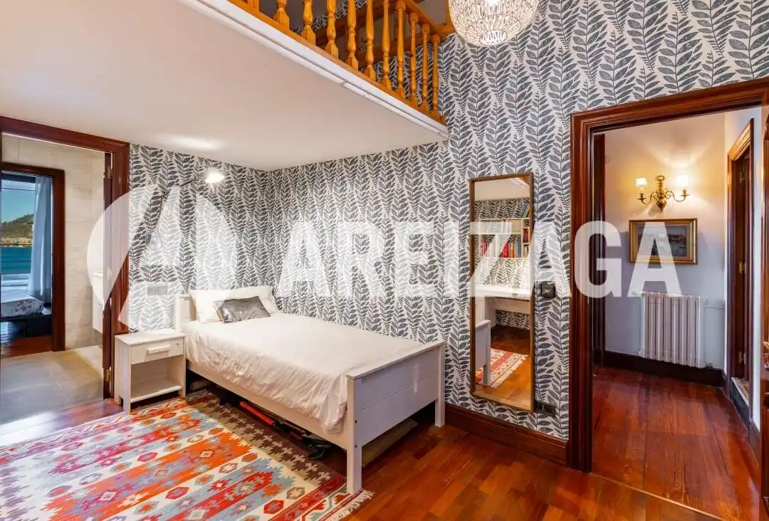 Habitación de Piso en venta en Donostia - San Sebastián  con Calefacción, Terraza y Balcón