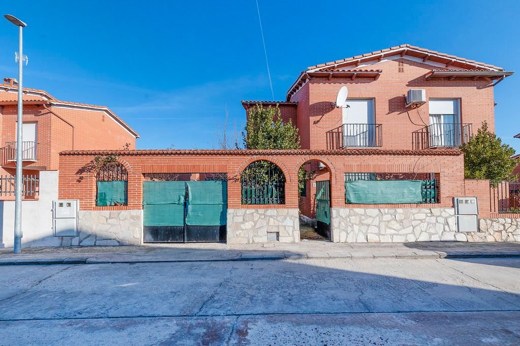 Exterior view of House or chalet for sale in Alcabón