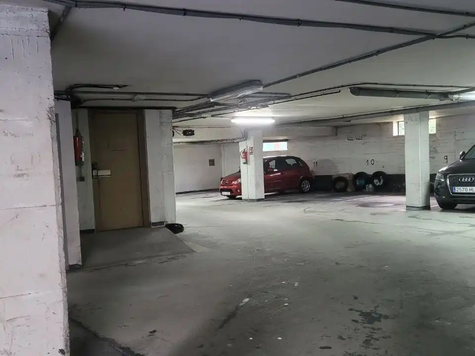 Garaje de alquiler en Avenida da Maía, 50, Bertamirans