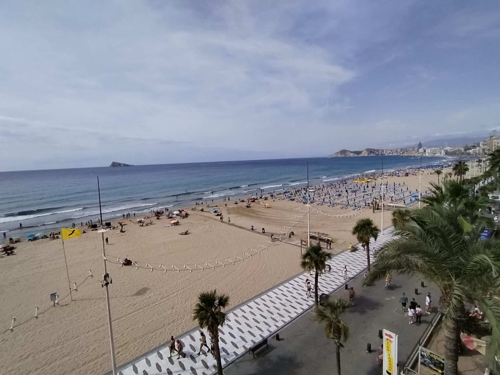 Vista exterior de Apartament en venda en Benidorm amb Jardí privat, Terrassa i Piscina comunitària