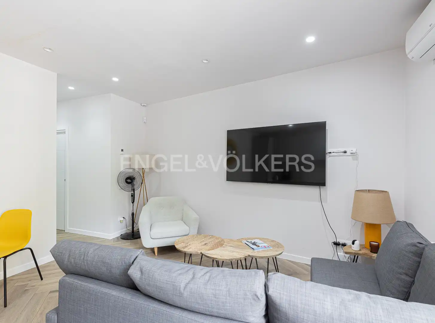 Living room of Flat for rent in Barcelona  with Air Conditioner, Heating and Parquet flooring