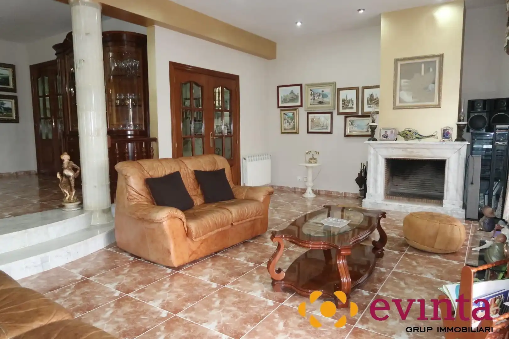 Sala de estar de Casa o chalet en venta en Vallirana con Calefacción, Jardín privado y Terraza