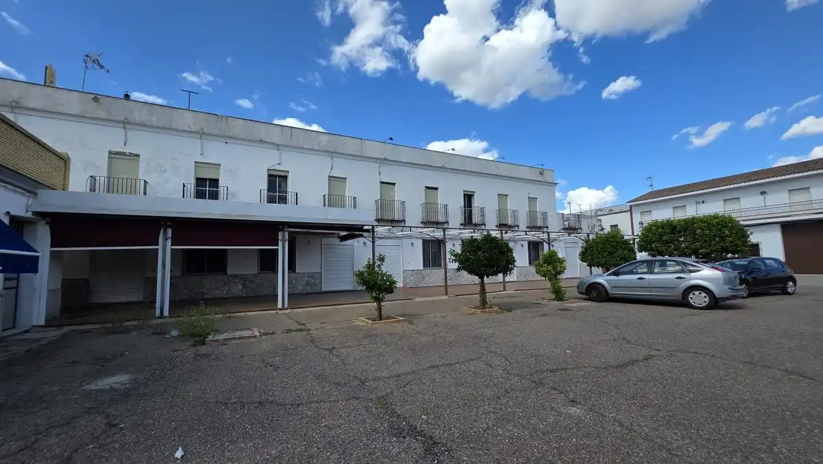 Vista exterior de Edificio en venta en La Luisiana