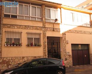 Vista exterior de Casa o xalet en venda en Bembibre amb Terrassa