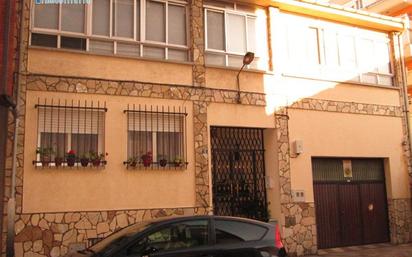 Vista exterior de Casa o xalet en venda en Bembibre amb Terrassa