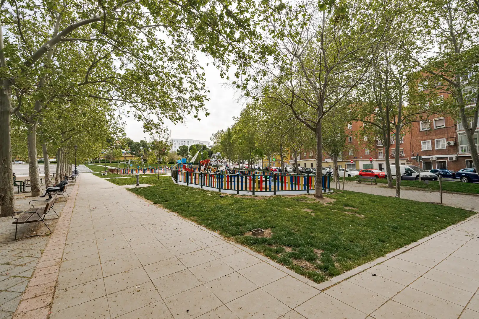 Außenansicht von Wohnung zum Verkauf in Madrid mit Privatgarten, Terrasse und Balkon