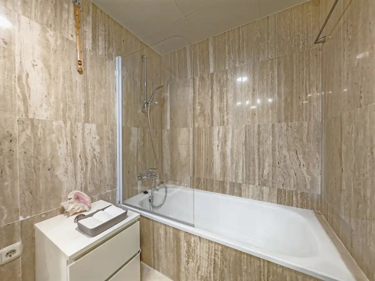 Bany de Apartament en venda en Marbella amb Aire condicionat, Terrassa i Internet