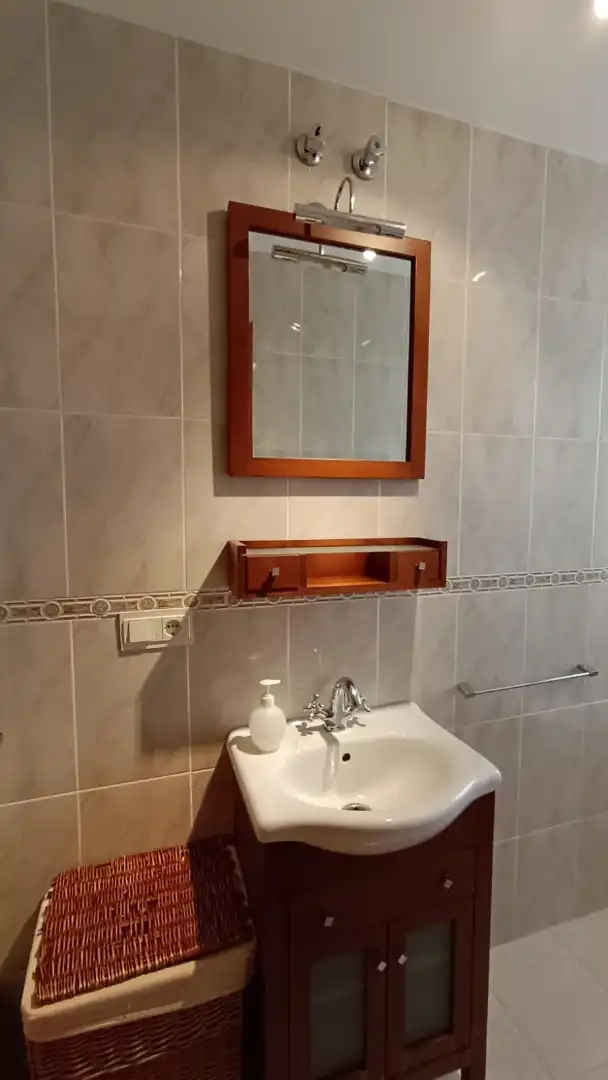 Baño de Casa adosada de alquiler en La Zubia con Amueblado, Horno y Lavadora