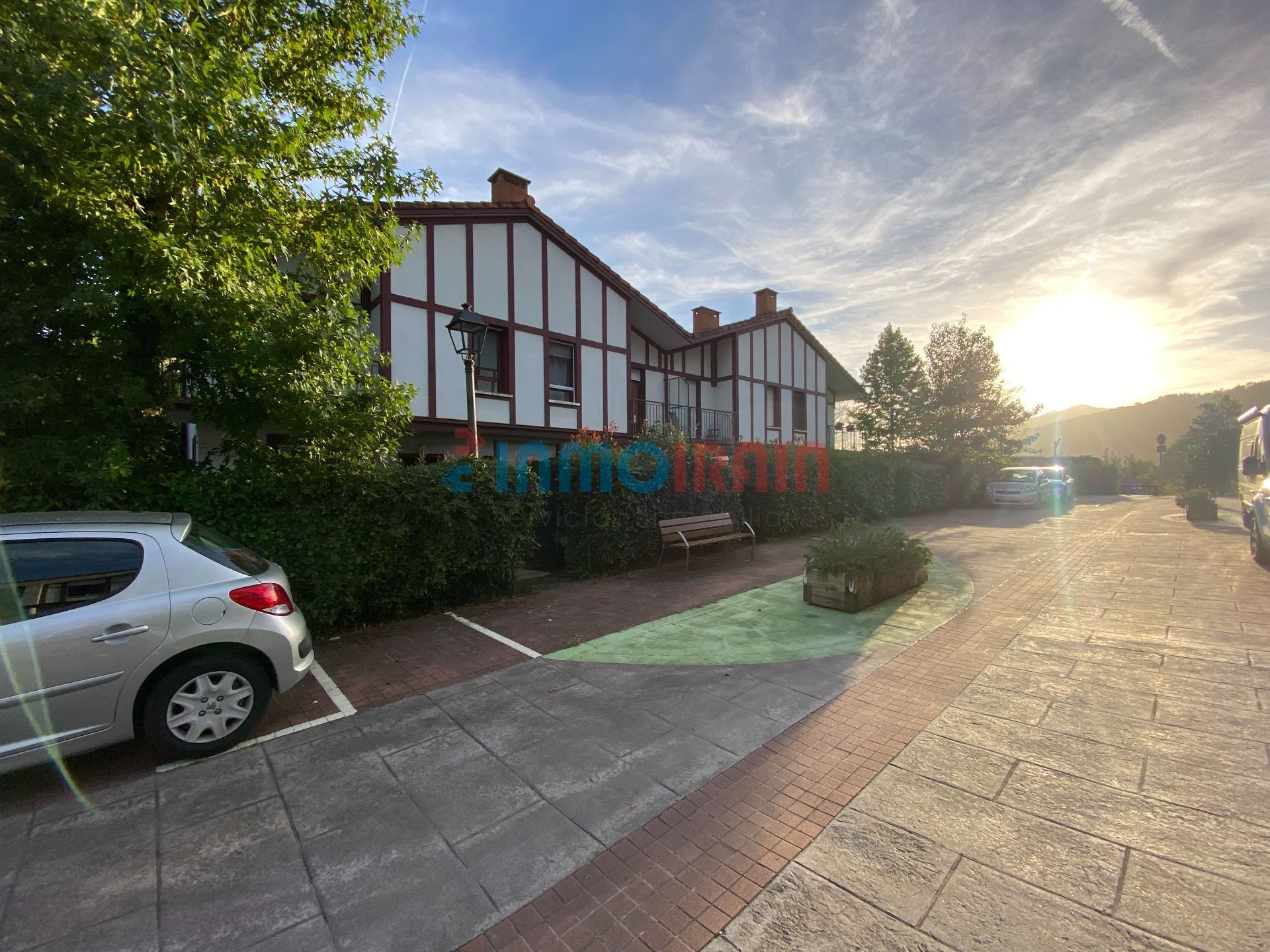 Vista exterior de Casa adosada en venda en Altzaga amb Calefacció, Jardí privat i Terrassa