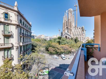 Exterior view of Flat for sale in  Barcelona Capital  with Air Conditioner, Terrace and Balcony